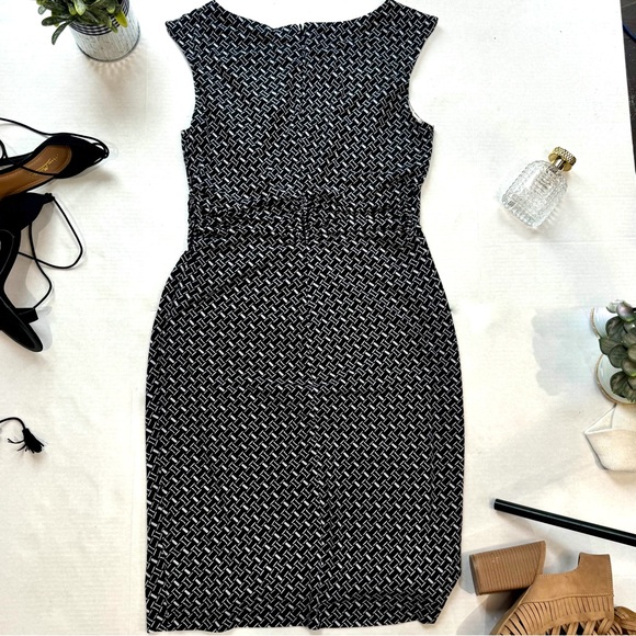 White house black market ruched cap sleeve dress - Picture 4 of 6